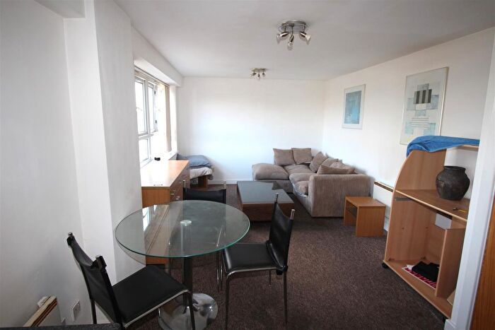 1 Bedroom Flat To Rent In Highclere Avenue, Salford, M7