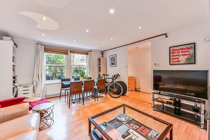 2 Bedroom Flat To Rent In Usborne Mews, Oval, London, SW8