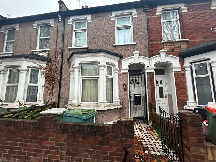 3 Bedroom Detached House To Rent In Hall Road, E6