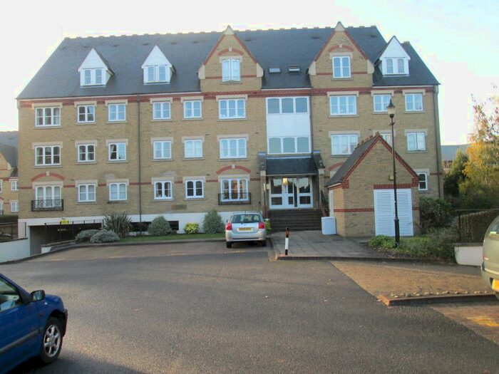 2 Bedroom Flat To Rent In Exeter Close, Watford, WD24