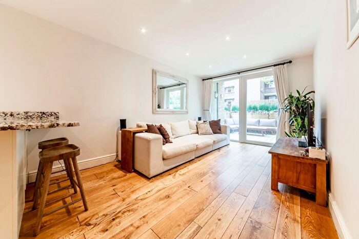 1 Bedroom Flat To Rent In Battersea Park Road, London, SW8