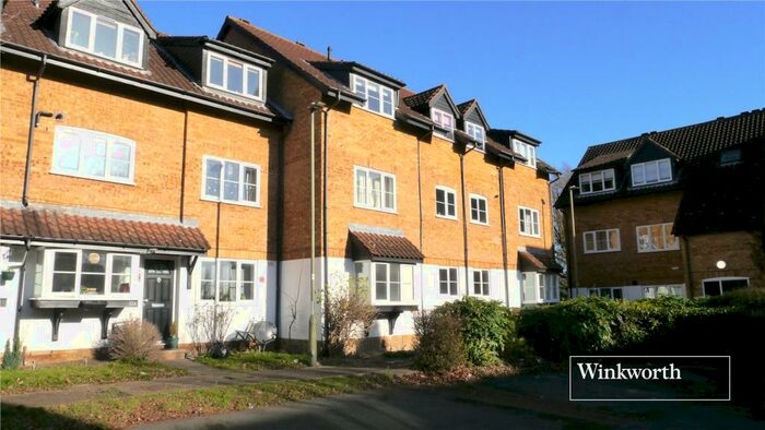 2 Bedroom Apartment To Rent In Boleyn Way, New Barnet, EN5