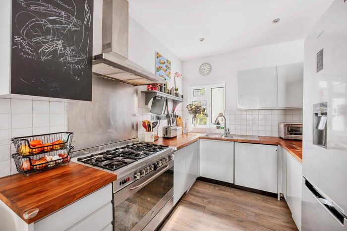 2 Bedroom Maisonette To Rent In Carlton Road, Chiswick, W4