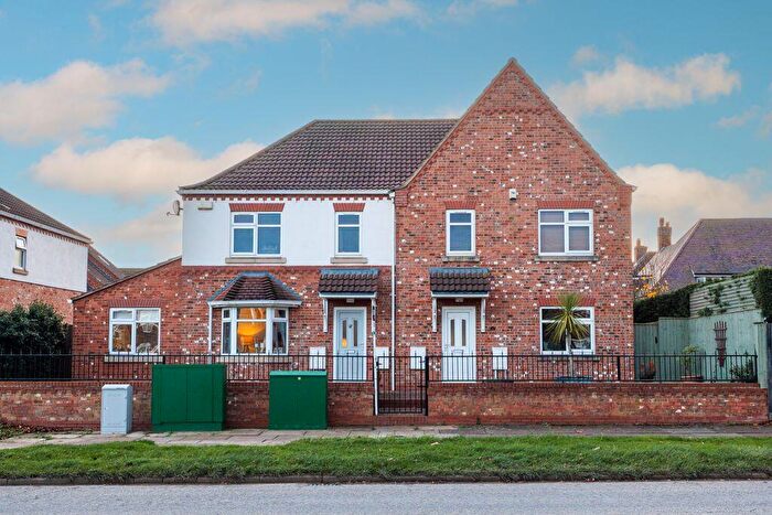 3 Bedroom Semi-Detached House For Sale In Villa Court, Grimsby, DN32