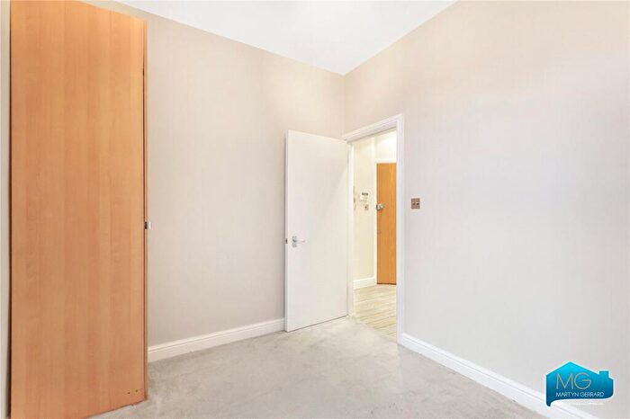 2 Bedroom Apartment To Rent In Carlingford Road, Ducketts Green, London, N15
