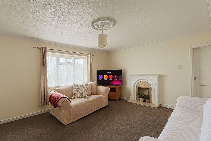 2 Bedroom Flat To Rent In Reynolds Court, Romford, RM6