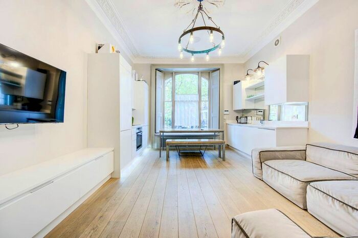 2 Bedroom Flat For Sale In Westbourne Gardens, Notting Hill, London, W2