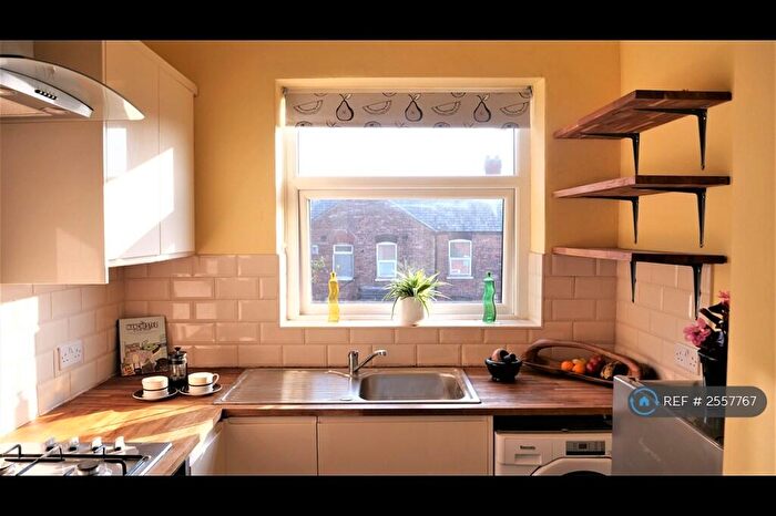 3 Bedroom Flat To Rent In Stockport Road, Manchester, M19