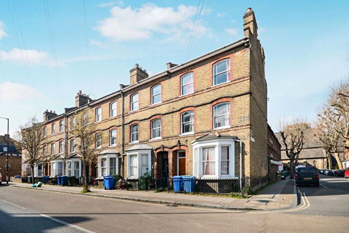 1 Bedroom Flat To Rent In Browning Street, Elephant And Castle, London, SE17