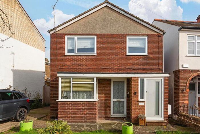 2 Bedroom Maisonette For Sale In Borland Road, London, SE15