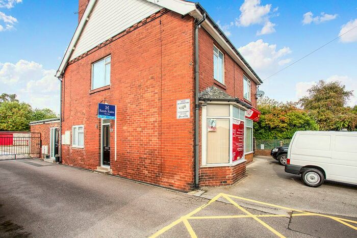 3 Bedroom Flat To Rent In Poplar Avenue, Castleford, West Yorkshire, WF10