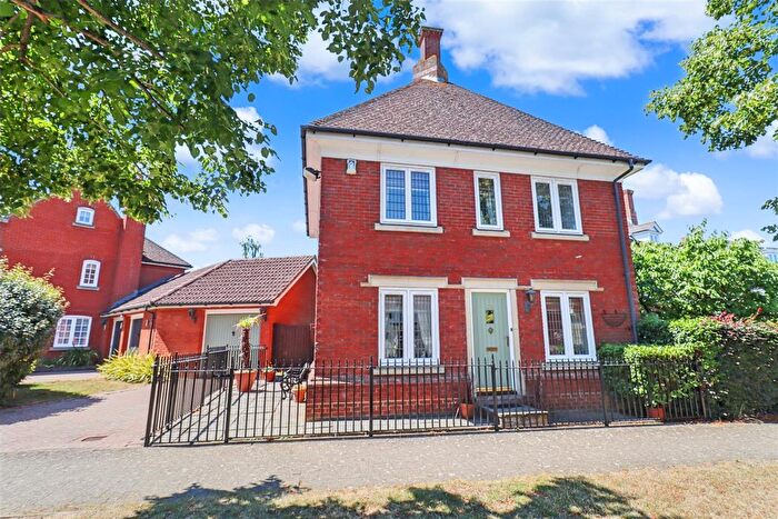 2 Bedroom Detached House For Sale In Cuckoo Way, Great Notley, CM77