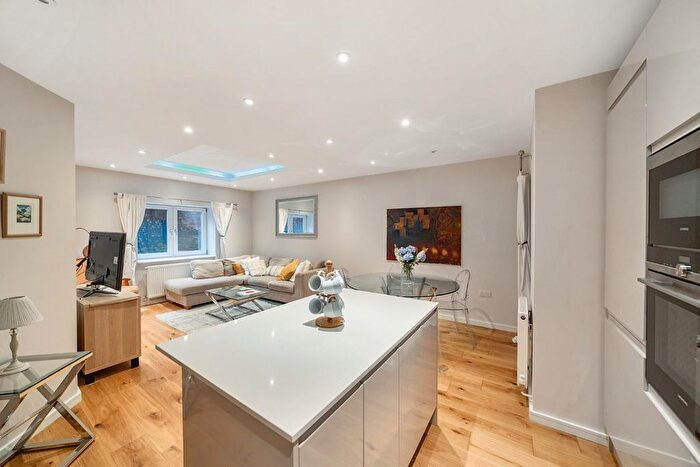 2 Bedroom Flat For Sale In Sheet Street, Windsor, SL4