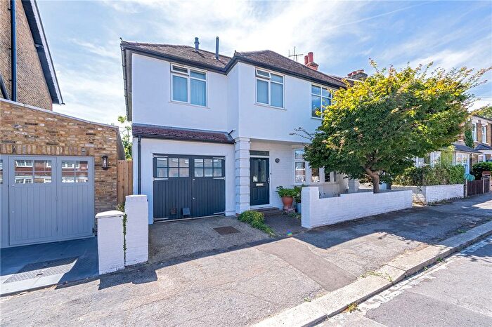 4 Bedroom Detached House For Sale In Sunnyside Road, Teddington, TW11