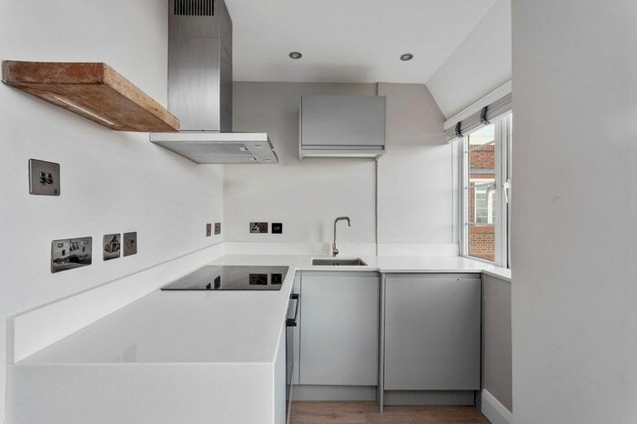 Studio To Rent In Balham High Road, London SW17