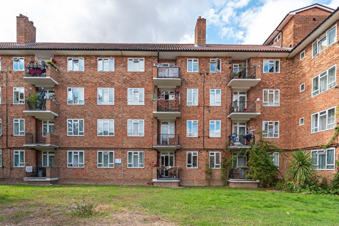2 Bedroom Flat For Sale In Michaelson House, Kingswood Estate, West Dulwich, London, SE21
