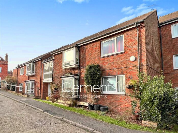 2 Bedroom Flat To Rent In High Street, Kings Langley, WD4
