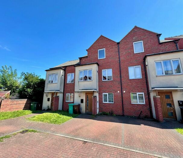 4 Bedroom House To Rent In Wichal Close, Sherwood, NG5