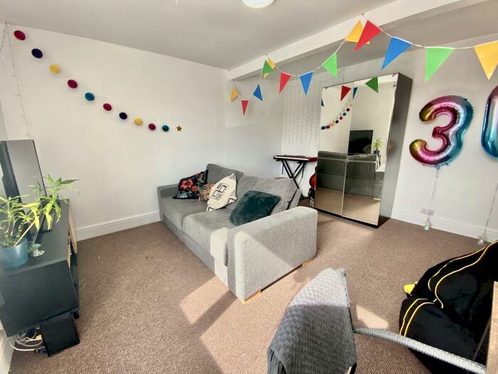 2 Bedroom Flat To Rent In Mauldeth Road West, Withington, Manchester, Greater Manchester, M20