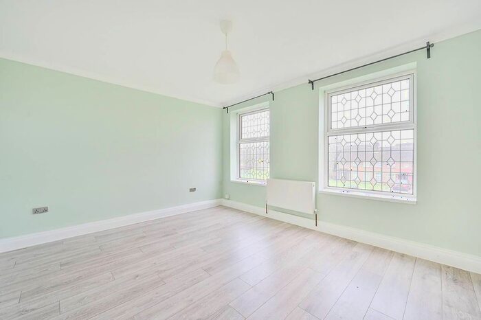 5 Bedroom Semi-Detached House To Rent In Moyne Place, West Twyford, London, NW10