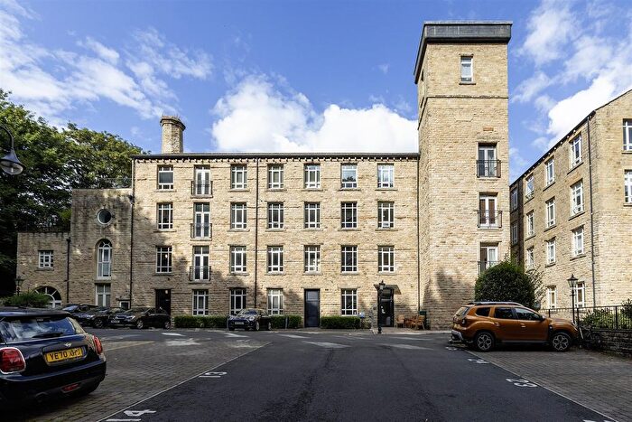 2 Bedroom Flat For Sale In Brook Lane, Golcar, Huddersfield, HD7