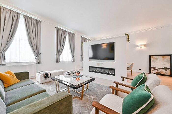 4 Bedroom Flat To Rent In Blandford Street, Marylebone, London, W1U