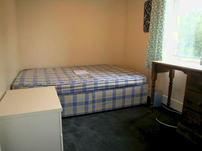 4 Bedroom House To Rent In Bedroom Detached House In Winton, BH9