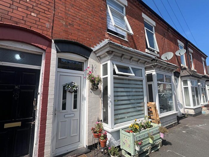 2 Bedroom House To Rent In Fairfield Road, Birmingham, B14