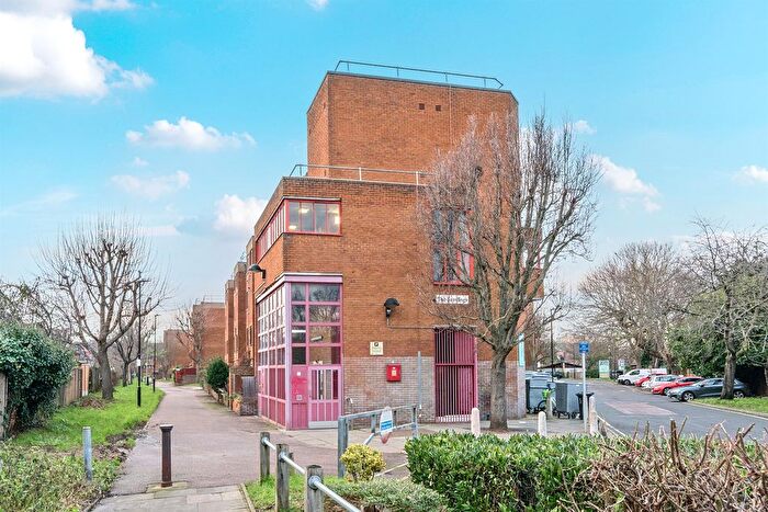 1 Bedroom Flat For Sale In The Sandlings, London, N22