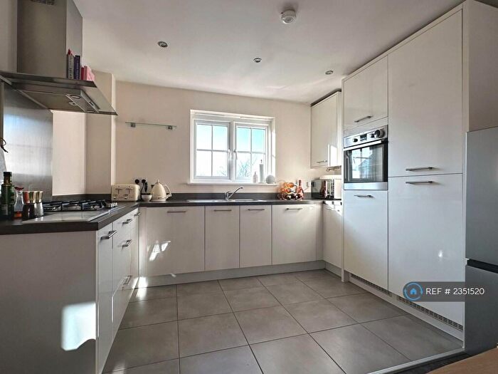 2 Bedroom Flat To Rent In Barn Owl Drive, Binfield, Bracknell, RG12