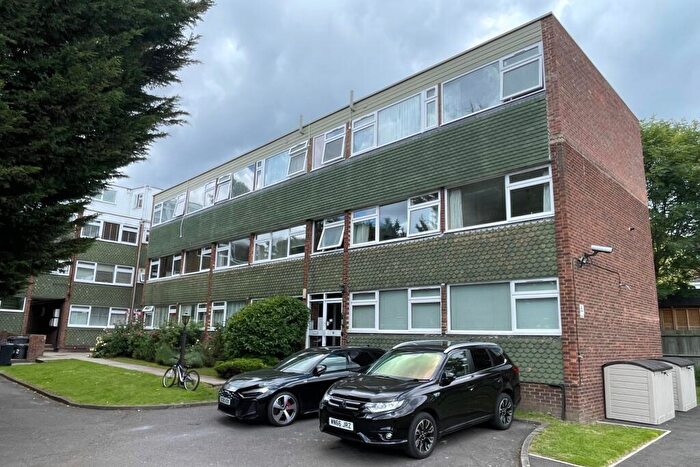 2 Bedroom Flat For Sale In Valley Court, Cavendish Avenue, Woodford Green, Essex, IG8