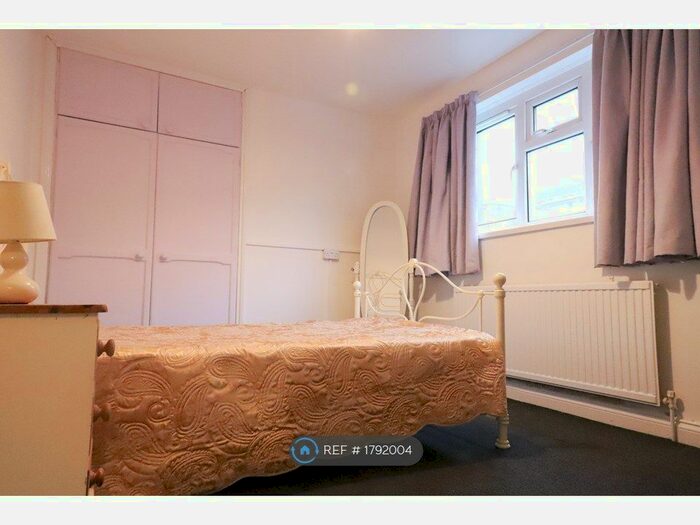 3 Bedroom Flat To Rent In York Place, Portsmouth, PO1