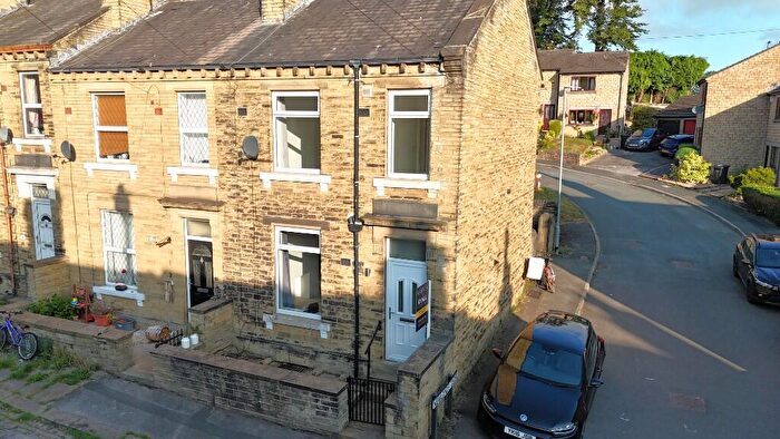 3 Bedroom End Of Terrace House To Rent In Crossley Street, Brighouse, West Yorkshire, HD6