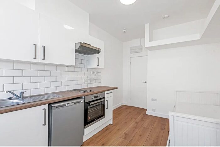 Studio To Rent In Warwick Road, Earls Court, SW5