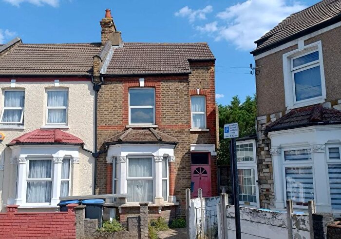 3 Bedroom End Of Terrace House For Sale In Lancaster Road, Edmonton, London, N18