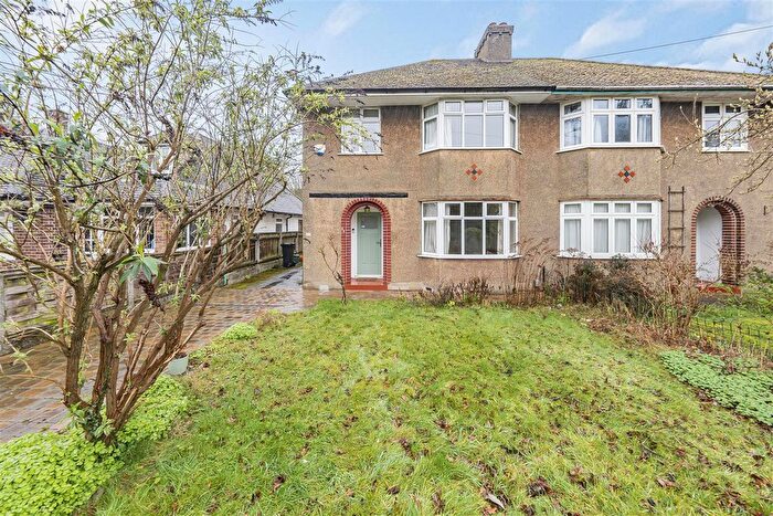 3 Bedroom Semi Detached House For Sale In Ragged Hall Lane, St. Albans, AL2