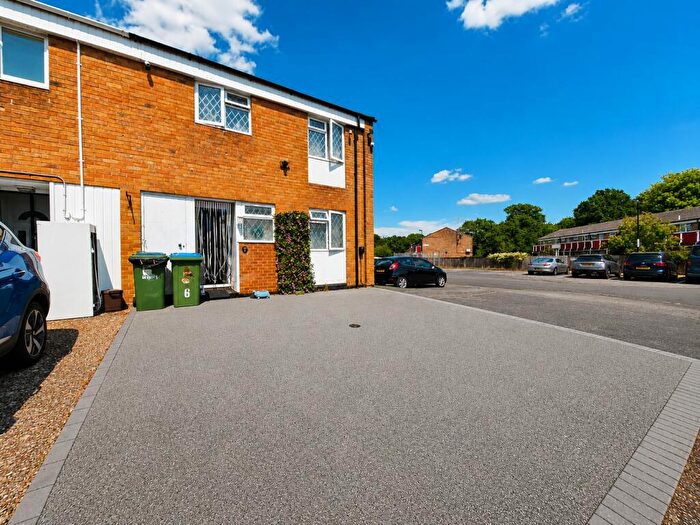 3 Bedroom End Of Terrace House For Sale In Lordshill, Southampton, SO16