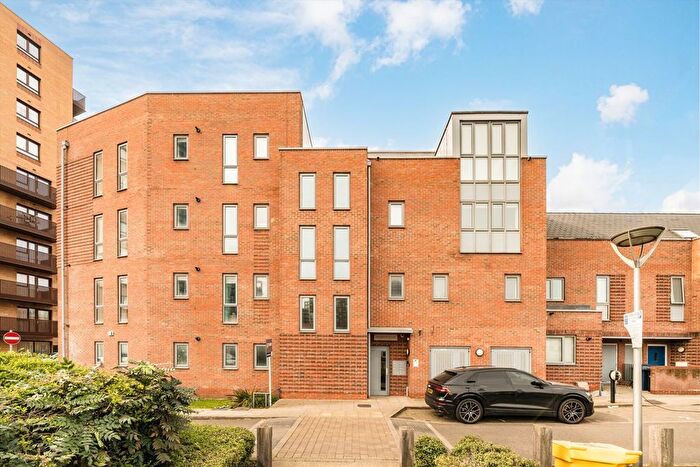 1 Bedroom Flat To Rent In Mozart Gardens, London, W3