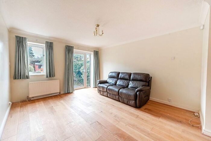 3 Bedroom End Terrace House To Rent In Kingfisher Close, Harrow Weald, Harrow, HA3