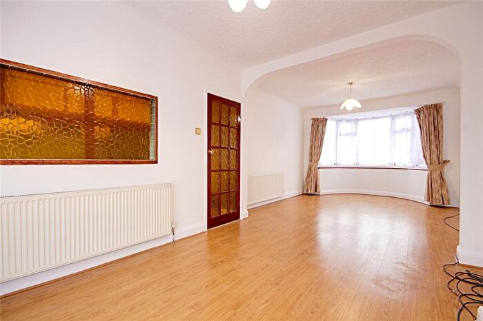 3 Bedroom Semi Detached House To Rent In Bullsmoor Close, Waltham Cross, EN8