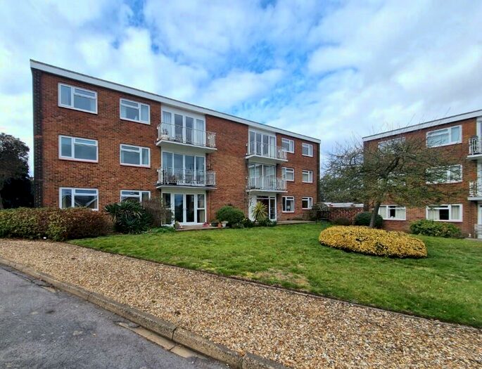 2 Bedroom Apartment To Rent In River Green, Hamble, SO31