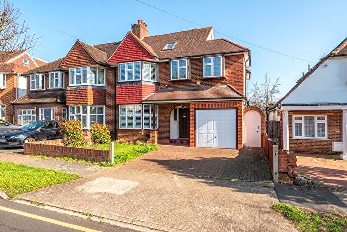 4 Bedroom Semi-Detached House For Sale In Arundel Road, Kingston Upon Thames, KT1