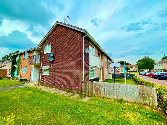 2 Bedroom Flat For Sale In Caernarvon Crescent, Llanyravon, Cwmbran NP44