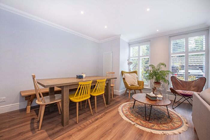 3 Bedroom Flat To Rent In Edge Hill, London, SW19