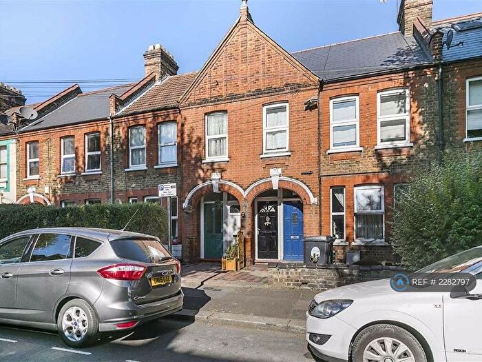 2 Bedroom Flat To Rent In Blyth Road, Walthamstow, London, E17