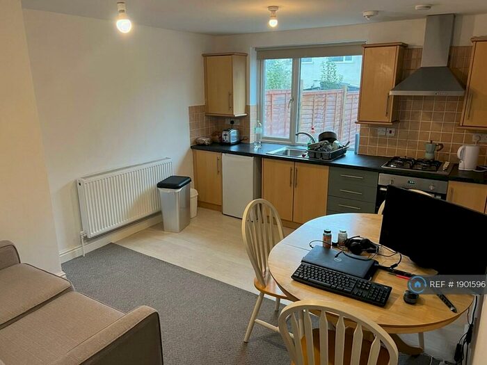 1 Bedroom Flat To Rent In Marshfield Road, Bristol, BS16