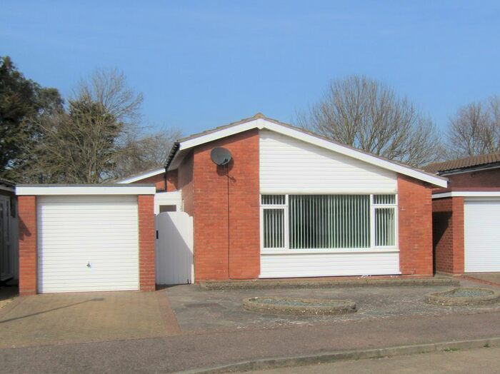 3 Bedroom Detached Bungalow To Rent In Butchers Lane, Walton On The Naze, CO14