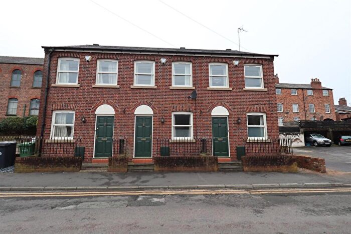 2 Bedroom Mews To Rent In Lowe Street, Macclesfield, SK11