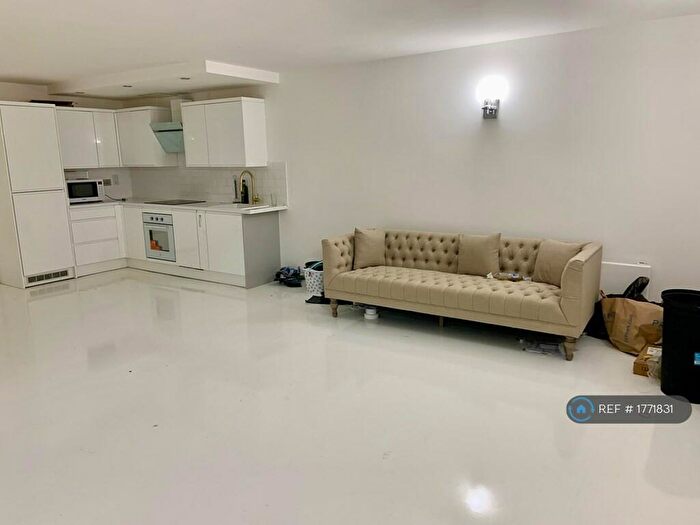 2 Bedroom Flat To Rent In West Point, Leeds, LS1