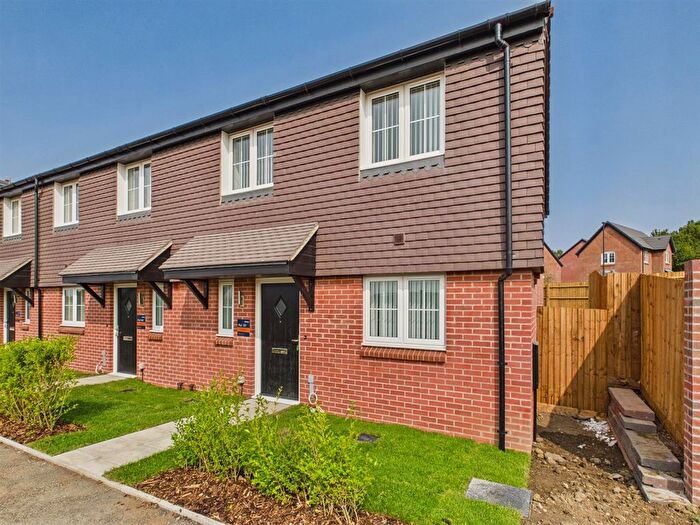 3 Bedroom End Terrace House For Sale In The Five Acres, Hempsted, GL2